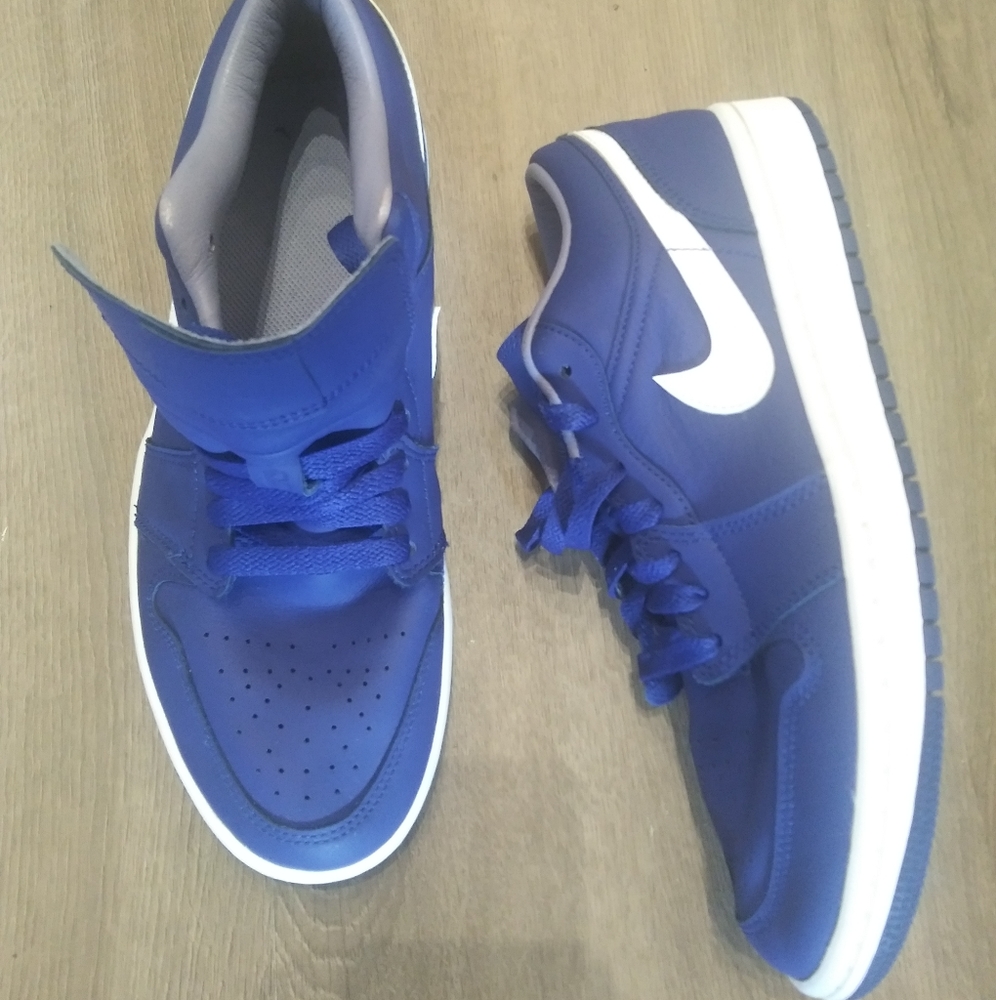 Air Jordan 1 low SE "Deep Royal Blue" size 9.5